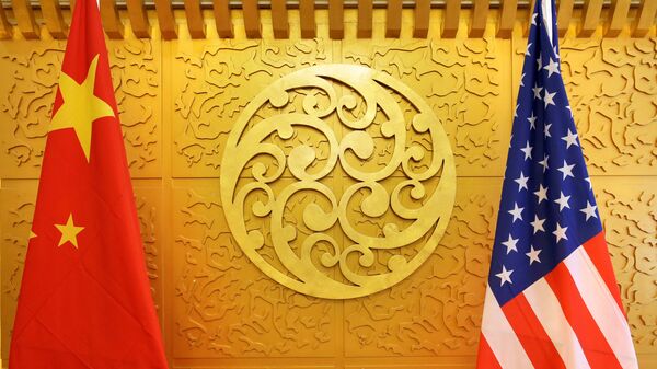 Chinese and U.S. flags are set up for a meeting - 俄羅斯衛星通訊社