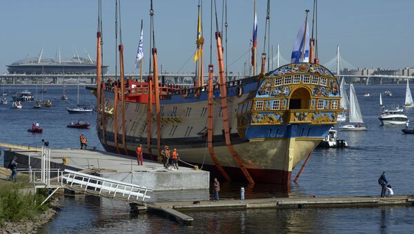 彼得大帝所造船只的精确复制品在圣彼得堡下水 - 俄罗斯卫星通讯社