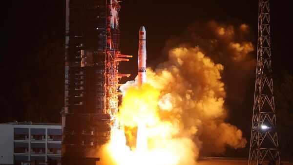 A Long March-4C rocket lifts off from the southwestern Xichang launch centre carrying the Queqiao (Magpie Bridge) satellite in Xichang - 俄羅斯衛星通訊社