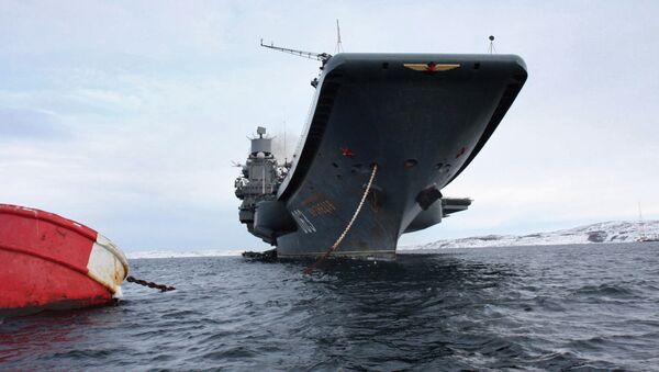 Тяжелый авианесущий крейсер   Адмирал Кузнецов на рейде в порту Североморска - 俄羅斯衛星通訊社