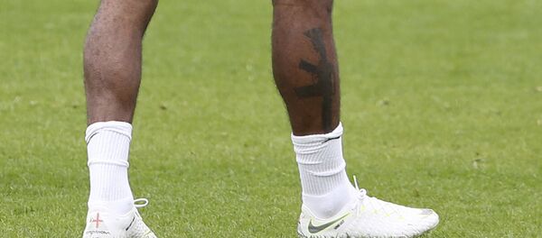 英球员纹枪支悼亡父被要求退队 - 俄罗斯卫星通讯社