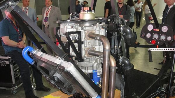 帶有電液式舵面驅動裝置的空機質量為160公斤,有效載荷--140公斤,飛行質量--300公斤。25升燃油箱能夠確保的飛行時間為最高2小時。 帶有電液式舵面驅動裝置的空機質量為160公斤,有效載荷--140公斤,飛行質量--300公斤。25升燃油箱能夠確保的飛行時間為最高2小時。 - 俄羅斯衛星通訊社