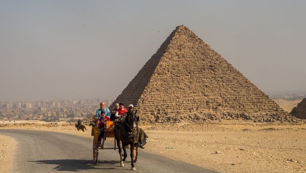 Пирамида Микерина (Менкаура) в Эль-Гизе, пригороде Каира - 俄羅斯衛星通訊社