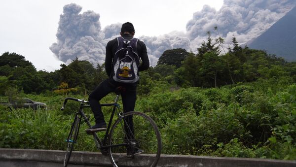 Извержение вулкана Фуэго в Гватемале - 俄罗斯卫星通讯社