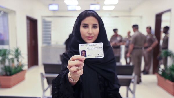 Женщинам в Саудовской Аравии впервые в истории начали выдавать водительские права - 俄罗斯卫星通讯社
