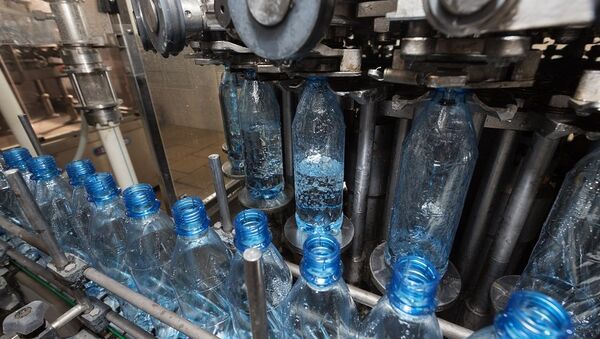 媒體：勘察加將向中國供應1000萬瓶飲用水 - 俄羅斯衛星通訊社