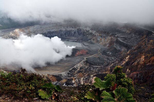 Вид на кратер вулкана Поас в Коста-Рике - 俄羅斯衛星通訊社