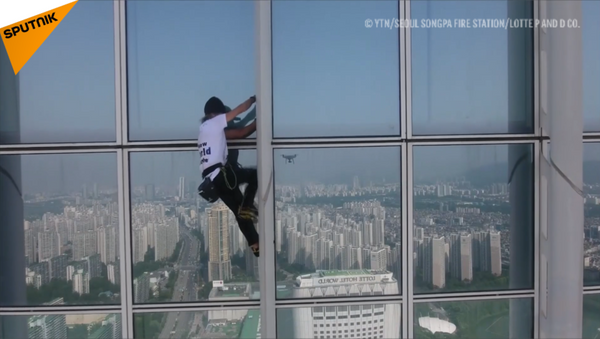 法國“蜘蛛俠”在首爾爬125層摩天大樓被捕 - 俄羅斯衛星通訊社