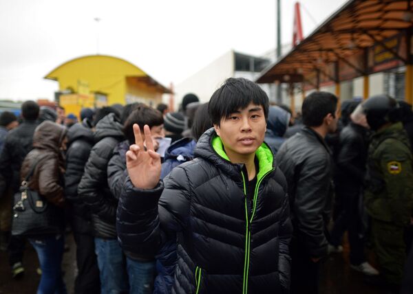 檢查證件，尋找非法移民。 - 俄羅斯衛星通訊社