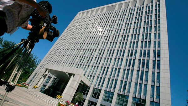 A television cameraman films the building of the Central Commission for Discipline Inspection of the Chinese Communist Party's key internal discipline body in Beijing - 俄羅斯衛星通訊社