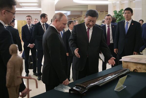 俄羅斯總統弗拉基米爾•普京和中國國家主席習近平在天津的隆重歡迎儀式上。 - 俄羅斯衛星通訊社