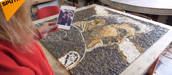 喀山出现梅西和萨拉赫马赛克镶嵌画像 - 俄罗斯卫星通讯社