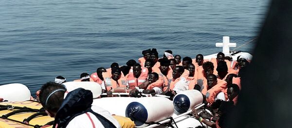 法國稱會接收慈善船“水瓶座”號上的部分移民 - 俄羅斯衛星通訊社