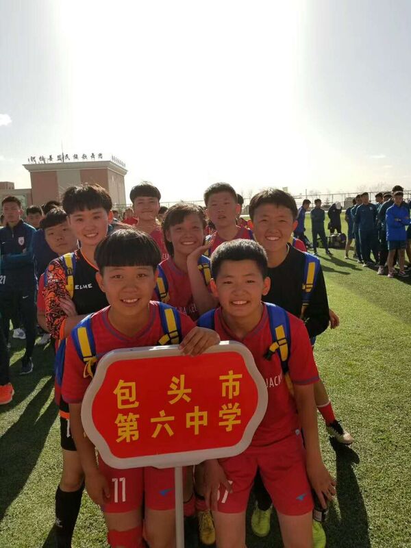 隨著2018世界杯的臨近，包頭六中全體師生開始關注世界杯，開始喜歡足球。該校女子足球隊在中國國內中學生足球賽比賽中屢創佳績。 - 俄羅斯衛星通訊社