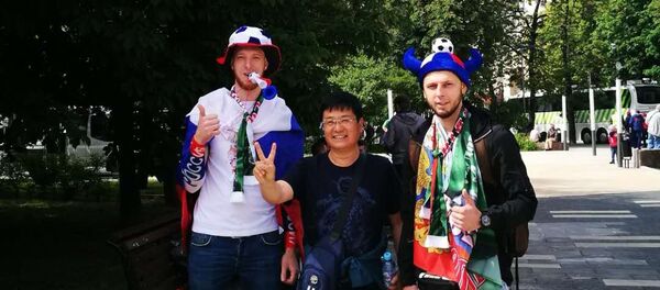 中国球迷:西方制裁阴云下 俄罗斯仍给世界呈现完美足球盛宴 中国球迷:西方制裁阴云下 俄罗斯仍给世界呈现完美足球盛宴 - 俄罗斯卫星通讯社