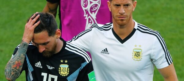 阿根廷队长里奥•梅西（左边） - 俄罗斯卫星通讯社
