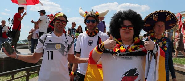 從德國開拖拉機來的球迷大贊俄羅斯公路 - 俄羅斯衛星通訊社