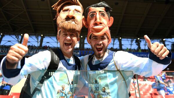普京向两名在俄罗斯迷路的阿根廷球迷赠送球票 - 俄罗斯卫星通讯社
