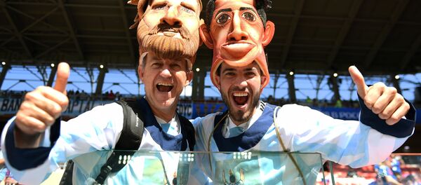 普京向两名在俄罗斯迷路的阿根廷球迷赠送球票 - 俄罗斯卫星通讯社