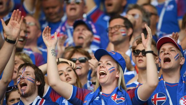 冰島球迷唱《卡琳卡》感謝俄羅斯的盛情款待 - 俄羅斯衛星通訊社