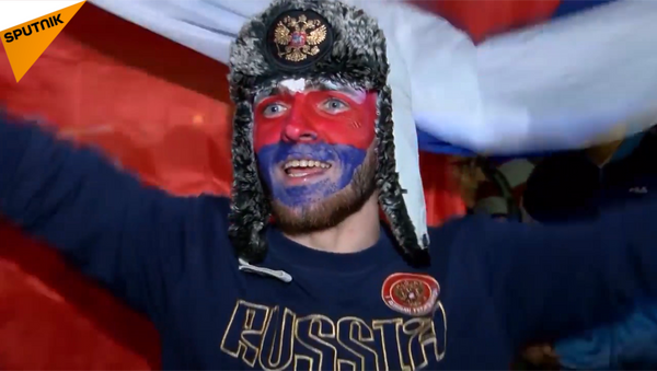 球迷庆祝俄罗斯队两连胜 - 俄罗斯卫星通讯社