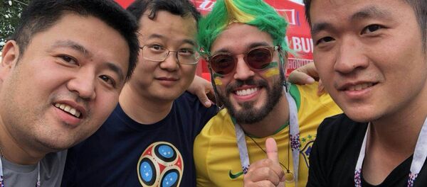 与巴西球迷 - 俄罗斯卫星通讯社