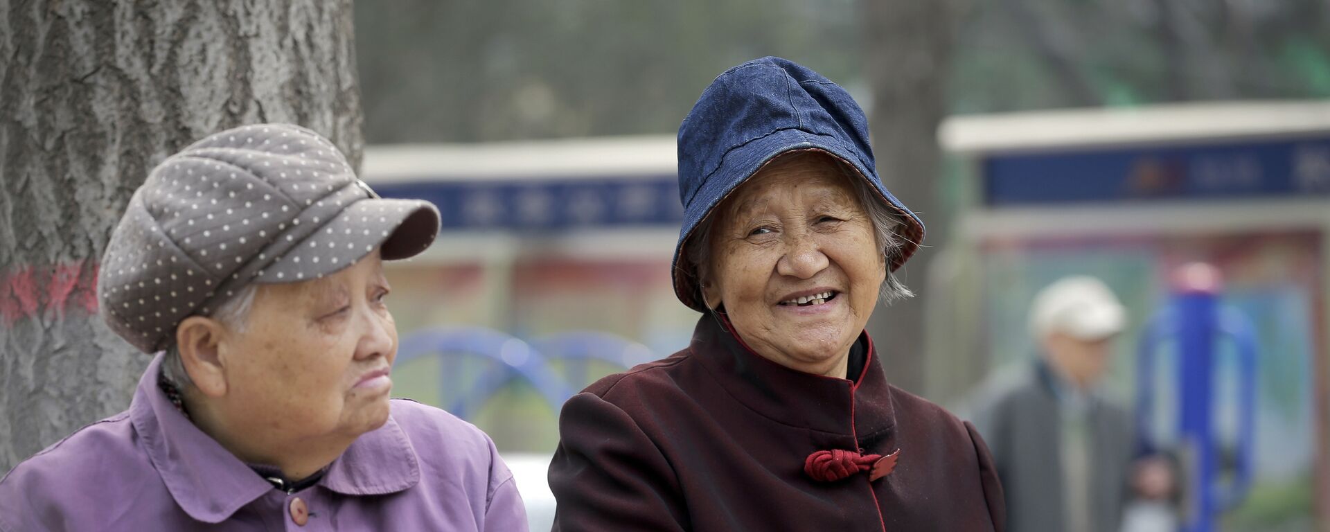 調查：中國超半數65-69歲老年人使用智能手機，超八成老年人使用智能手機聊天 - 俄羅斯衛星通訊社, 1920, 14.02.2023