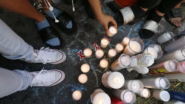 美國說唱歌手XXXTentacion遇襲身亡 粉絲悲憤引發騷亂 - 俄羅斯衛星通訊社