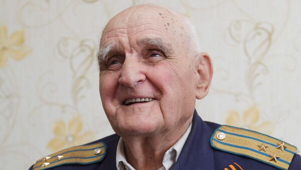 世界上唯一的独臂战斗飞行员在俄逝世 - 俄罗斯卫星通讯社