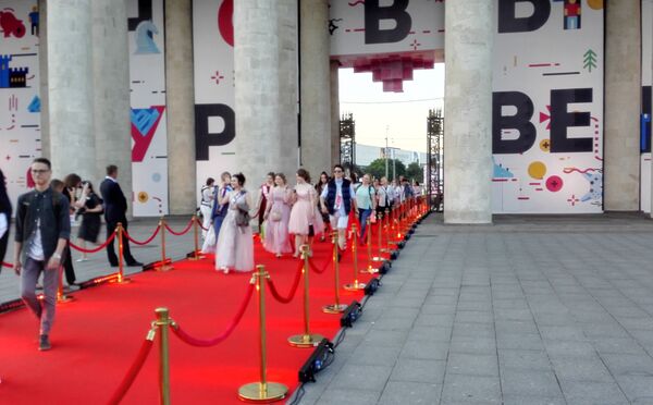 莫斯科全市毕业生晚会：欢笑到天亮 - 俄罗斯卫星通讯社