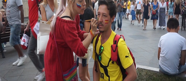 莫斯科街頭處處皆是“國旗臉” - 俄羅斯衛星通訊社