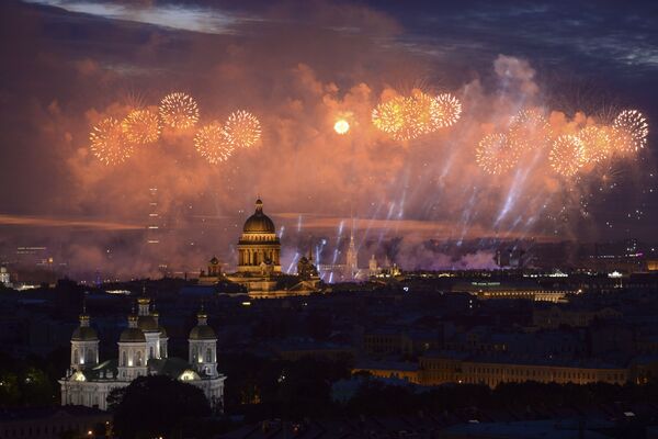 圣彼得堡2018年红帆节燃放的烟花 - 俄罗斯卫星通讯社