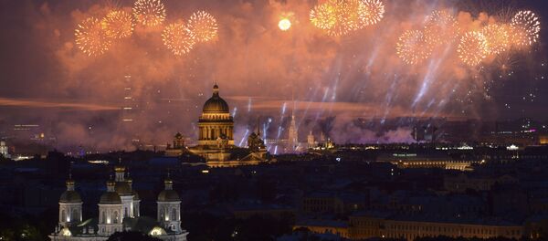 Фейерверк на празднике выпускников Алые паруса - 2018 в Санкт-Петербурге - 俄羅斯衛星通訊社