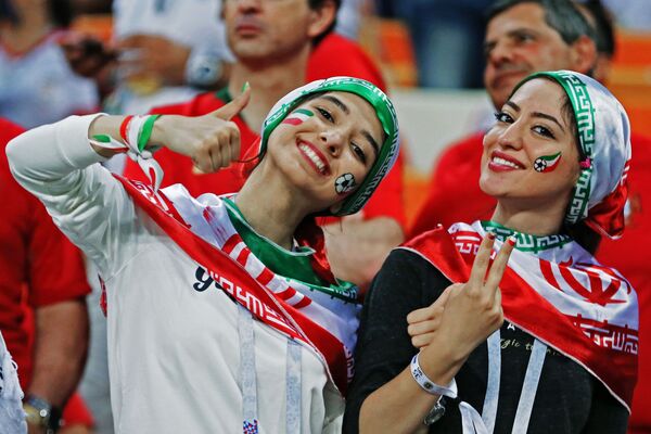 世界杯B組伊朗對陣葡萄牙，圖為伊朗隊球迷 - 俄羅斯衛星通訊社
