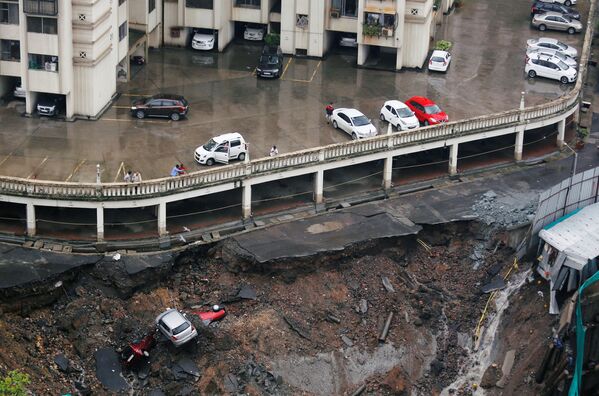 孟買因大雨被毀的停車場 - 俄羅斯衛星通訊社