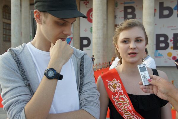 毕业生索菲亚和达尼拉 - 俄罗斯卫星通讯社