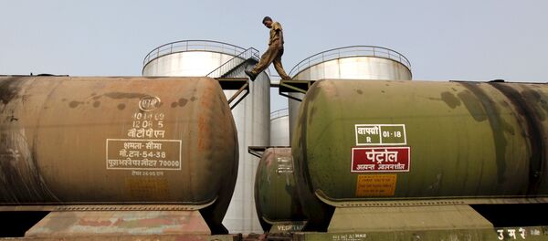 印度石油部长呼吁俄扩大在印度石油市场的影响力 - 俄罗斯卫星通讯社