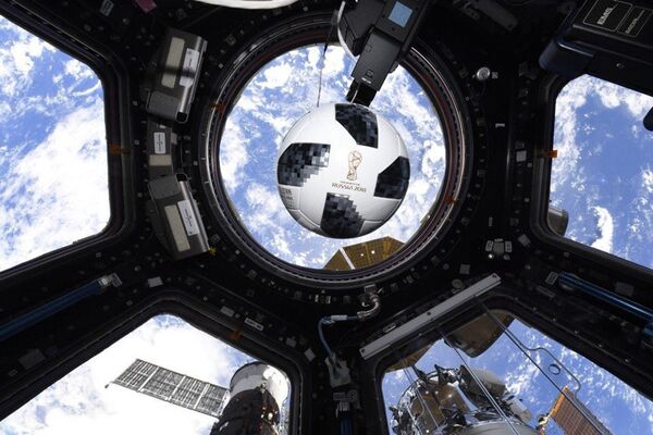 在國際空間站內的球 - 俄羅斯衛星通訊社