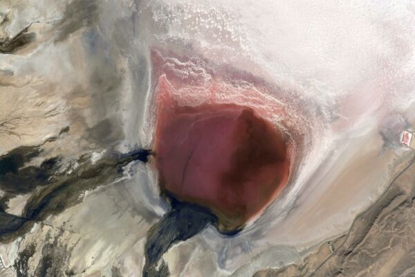 伊朗的“玛哈鲁”盐湖（从太空远眺） - 俄罗斯卫星通讯社