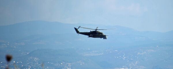 Вертолет Ми-24 Воздушно-космических сил РФ совершает облет территории авиабазы Хмеймим в Сирии. - 俄罗斯卫星通讯社
