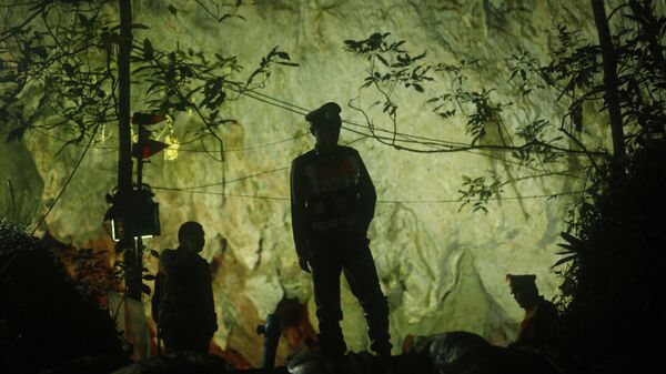 救援人員發現被困泰國岩洞的少年足球隊,失蹤者都還活著 救援人員發現被困泰國岩洞的少年足球隊,失蹤者都還活著 - 俄羅斯衛星通訊社