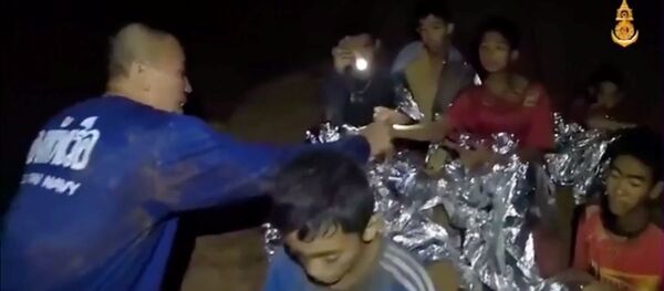 媒体：泰国海军提出救援被困洞穴足球队员计划 - 俄罗斯卫星通讯社