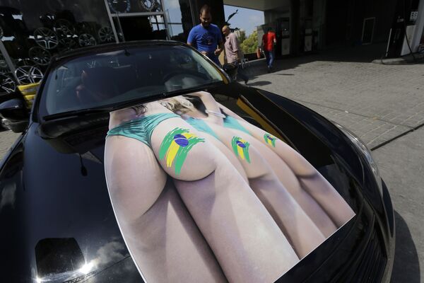 黎巴嫩球迷在貝魯特展示為2014年世界杯準備的汽車。 - 俄羅斯衛星通訊社