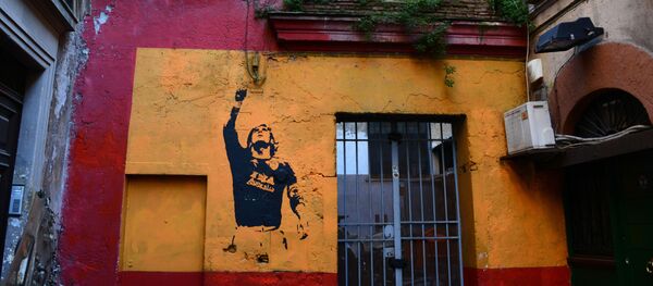 Граффити с изображением футболиста Франческо Тотти в Риме  - 俄罗斯卫星通讯社