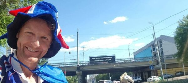 在俄罗斯搭顺风车：随法国国家队辗转6500公里 - 俄罗斯卫星通讯社