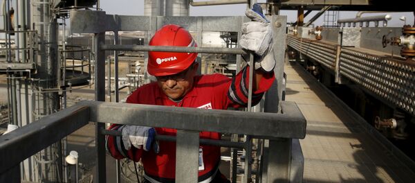 马杜罗：委内瑞拉计划在2019年中期前将原油日产量增至250万桶 - 俄罗斯卫星通讯社