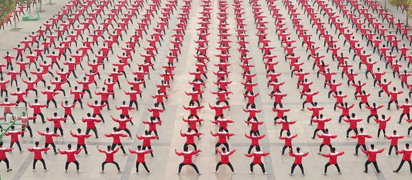 俄中退休者在符拉迪沃斯托克共練氣功 俄中退休者在符拉迪沃斯托克共練氣功 - 俄羅斯衛星通訊社