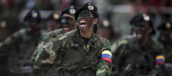 Members of the Venezuelan military run during a parade in Caracas - 俄羅斯衛星通訊社