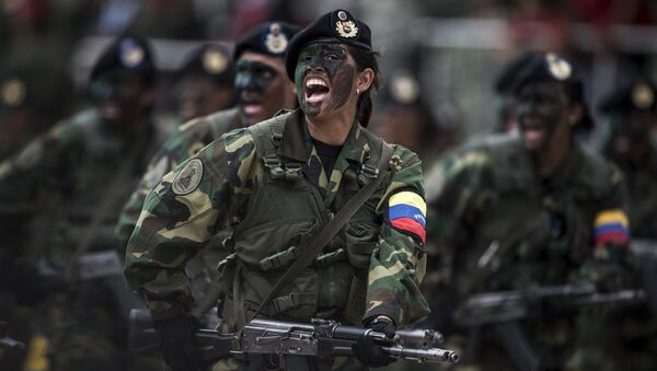 Members of the Venezuelan military run during a parade in Caracas - 俄罗斯卫星通讯社