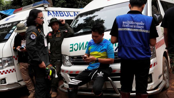 据电视台消息，泰国最后一名被困少年和教练获救出洞 - 俄罗斯卫星通讯社